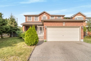 Stunning detached home on a large corner lot !