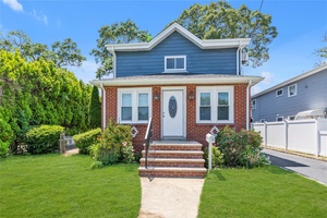 Welcome to 123 Mitchell Street in North Bellmore !