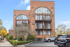 Beautiful Apt In A Great Location.