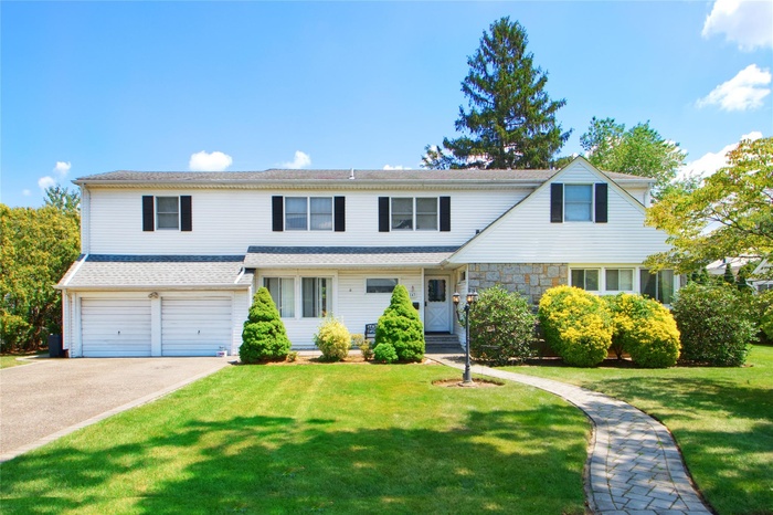 Welcome to 143 Tanners Pond Road in Garden City