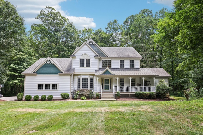 Colonial home on a cul-de-sac