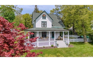Hamilton Tooker Bayles House.