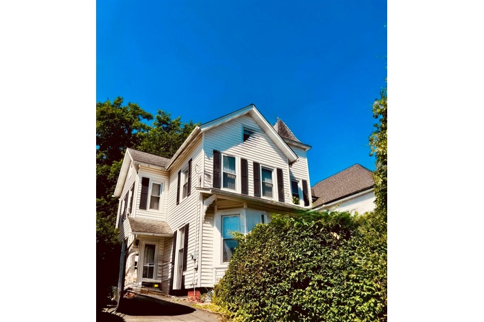 View of home's exterior