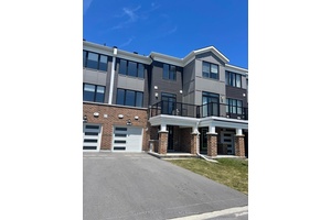 This modern 3 storey townhome features 2 spacious bedrooms, 1.