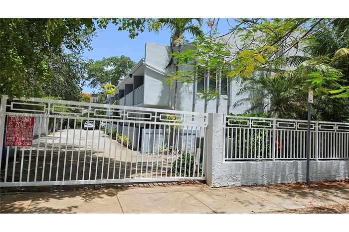Gated 12-unit complex