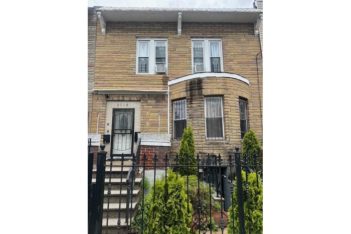 Multi unit property with a fenced front yard