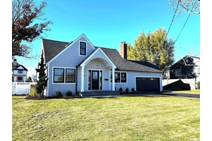 This beautifully renovated property offers a rare opportunity to enjoy modern coastal living just two minutes by boat from the Great South Bay.