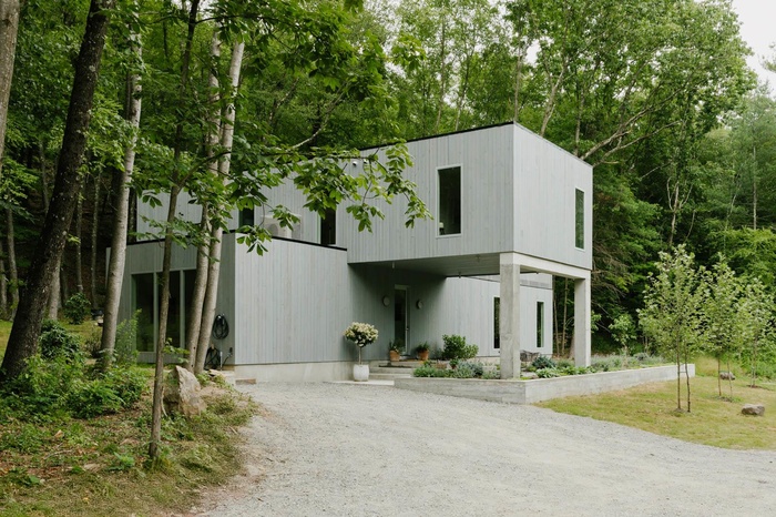 Contemporary home featuring gravel driveway
