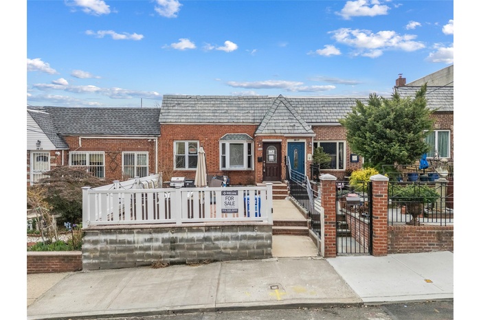 View of front of home featuring brick siding and a fenced front yard