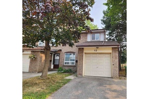 2 Storey condo townhouse in a nice location of Pharmacy and Finch Area.