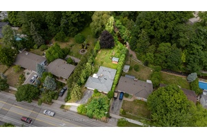 Welcome to this bright amp ; spacious, well maintained amp ; updated, 4 bedroom, 2 full bathroom detached home with a double driveway and double garage, on a premium ravine ...