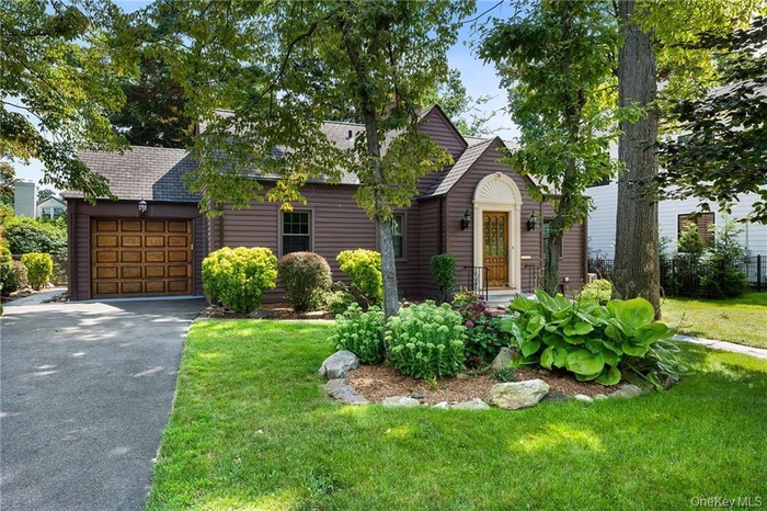 Welcome Home. 78 Oak Lane in Pelham Manor