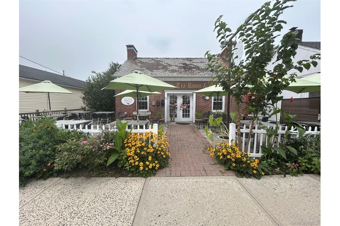 View of patio / terrace with french doors