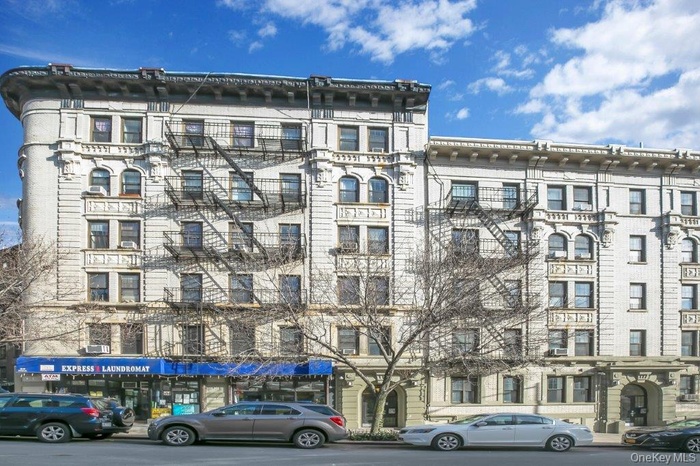 View of apartment building / complex