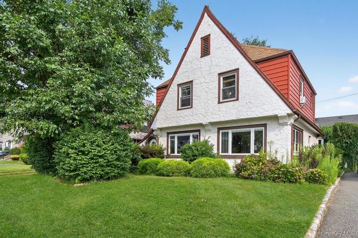View of front of home featuring a front lawn and stucco siding