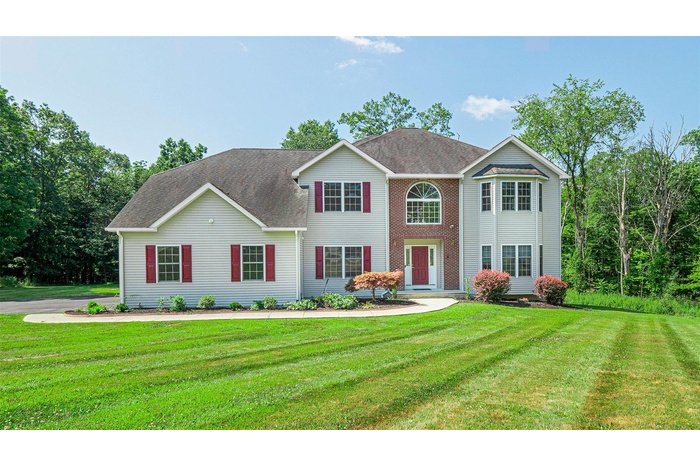 Mint Condition Center Hall Colonial