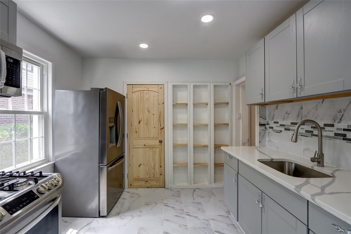 Kitchen Photo #1