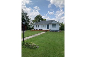 Location Location ! 3 bedroom ranch.