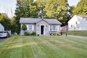 Charming 2 Bedroom, 2 Bath Ranch in Monroe Woodbury Prime Location !