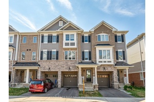Beautiful amp ; Spacious Freehold Townhouse in Prime Location !