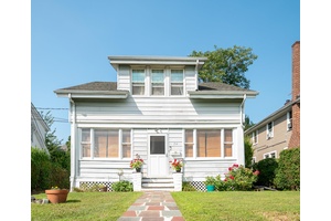 This lovely single family home is located in the Greenburgh White Plains area, and is move in ready.