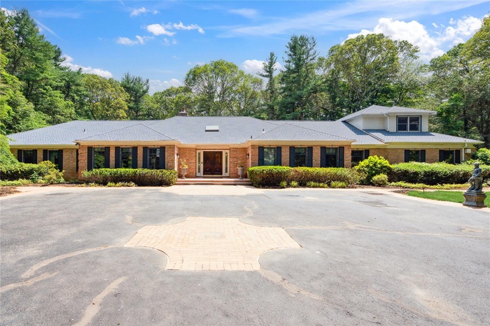 Welcome to Lions Gate-A Private North Shore Estate of Distinction