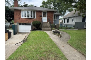 Bellmore 1 Family Ranch house with fully finished basement and attached garage for sale.