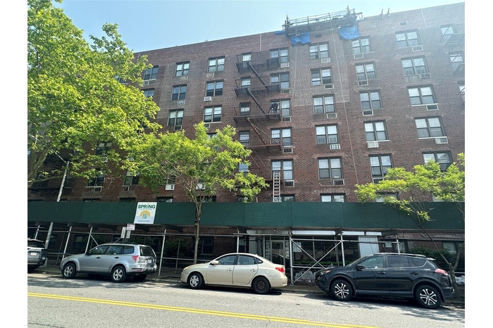 View of apartment building / complex