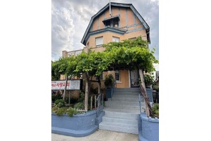 Prime location off Broadway !