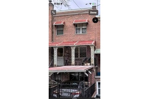 1 Family house for sale.