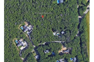 Prime 1. 89 Acre Vacant Lot Minutes to Bridgehampton, Southampton, and Sag Harbor This exceptional 1.