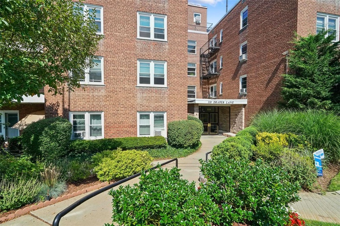 View of apartment building / complex