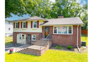 Charming Split Level Brick Home in the Heart of Cornwall, NY Welcome to this lovingly maintained 3 bedroom, 1.