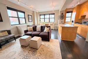 Upper East Side Condop Sun filled Top floor with open city views facing East, West and North.