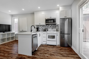 A dream home for young professionals in the prime Dovercourt location !