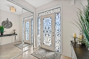 Welcome to 925 Dice Way, a beautifully upgraded 4 bedroom, 4 bathroom double car detached home situated on a 43 ft lot in Milton's highly sought after Willmott neighbourhood.