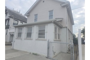 2 Family in Richmond Hill with 5 Bedrooms, 2.