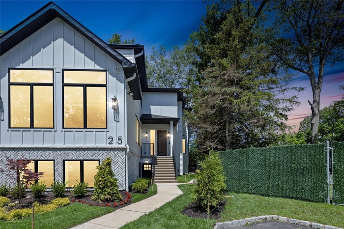 Welcome to 25 N Rigaud!