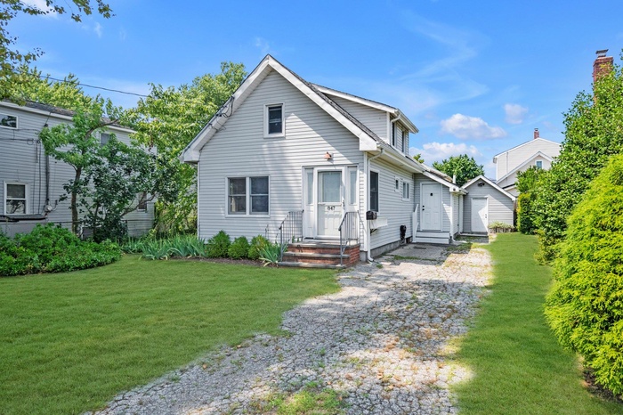 View of front of home featuring a front lawn