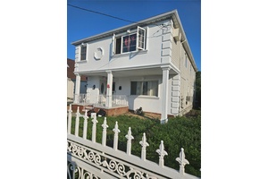 Spacious 2 family House in Prime Location of Jamaica.