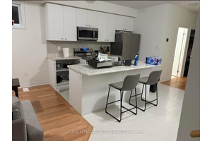Beautiful Semi Detached House Located In The centre Of Welland.