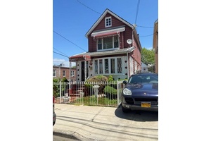 Welcome to this charming single family home nestled in the heart of Jamaica Queens !