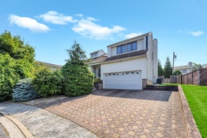 4 Bedroom Contemporary in Prime Location in Plainview Welcome to this stunning contemporary home offering 4 spacious bedrooms and 2.