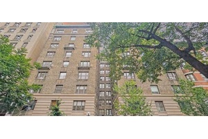 Welcome to condominium in The Barrington, nestled in Manhattan s iconic Upper West Side.