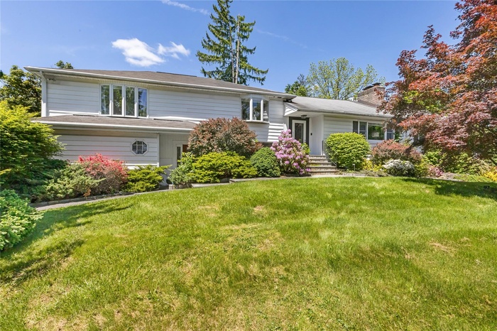 Welcome to 2307 Hawthorne Drive!