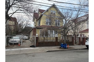 Incredible lot for Purchase Development.
