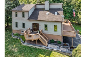 Welcome to your private wooded oasis !