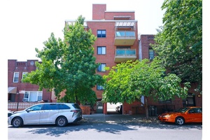 Welcome to this well maintained 984 sqft condo with elevator access in Bensonhurst.