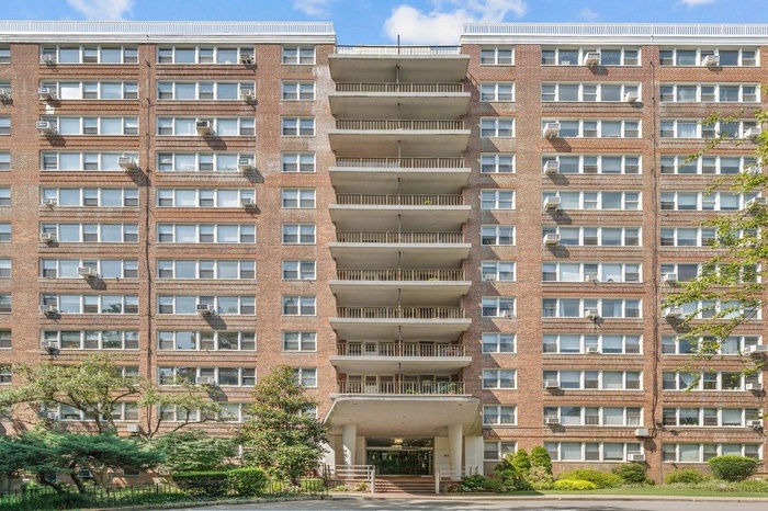 View of apartment building / complex