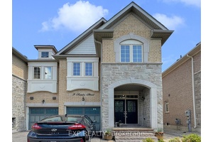 Don't miss this Beautiful and specious 3 BR, 4 Bath end unit home like a semi detached in the heart of Oak Ridges.